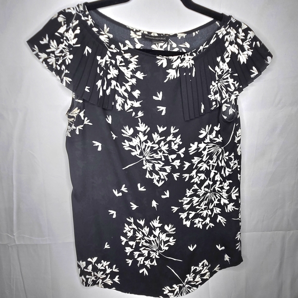 Banana Republic Tops - Banana Republic Black & White Pleated Floral Blouse Size S Business Casual Work